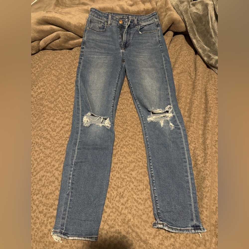Distressed Blue Jeans american eagle mom jeans size 00 regular